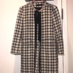 ZARA tweed jacket with bow and detailed buttons 🖤